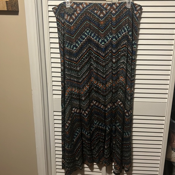 A woman skirt - Picture 2 of 3